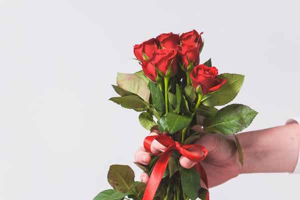 23 Best Flowers To Give A Woman She'll Always Remember