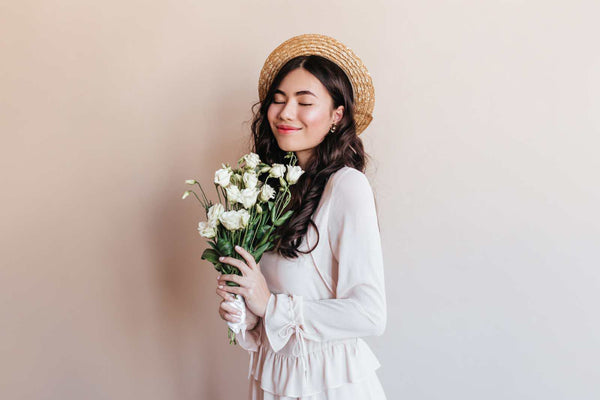 How to Pose With Flowers: 10 Photography Ideas (With Examples)