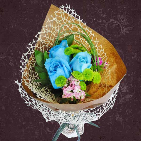 3朵蓝玫瑰小手捧花