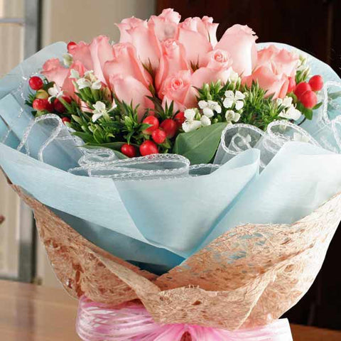 24朵玫瑰粉色手捧花