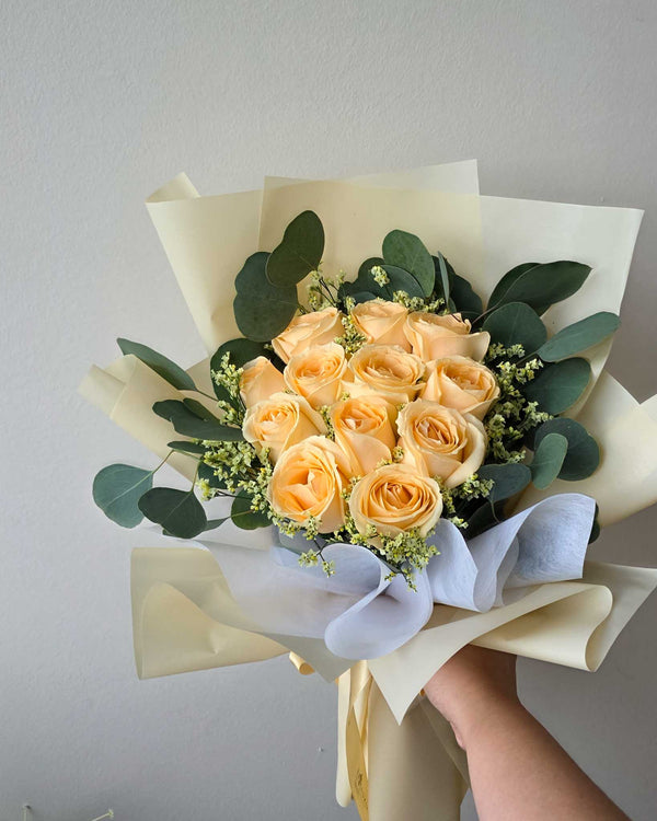 12 Champagne Roses Handbouquet