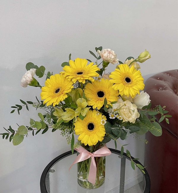邓普西雏菊黄色花瓶