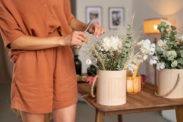 How To Arrange Flowers In A Vase: An 8 Step Guide