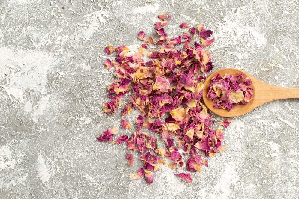 How To Dry Flower Petals: 5 Easy Ways To Preserve Their Colour And Beauty