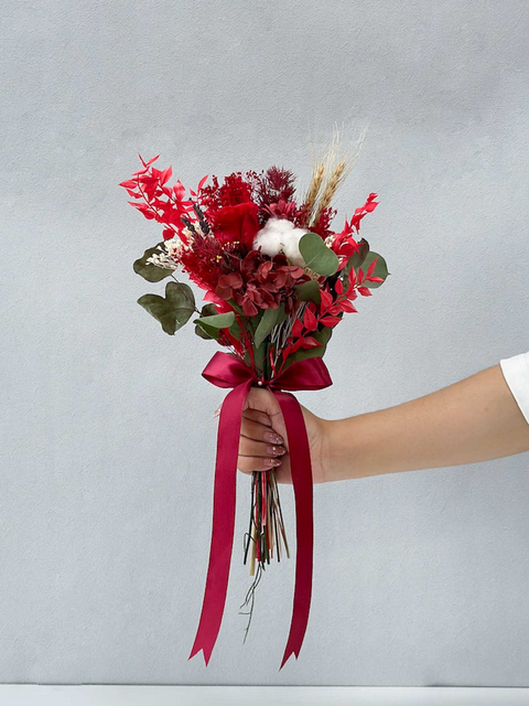 Breezy Bayfront Bridesmaid Bouquet (Red)