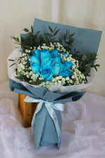 12 Blue Roses Handbouquet