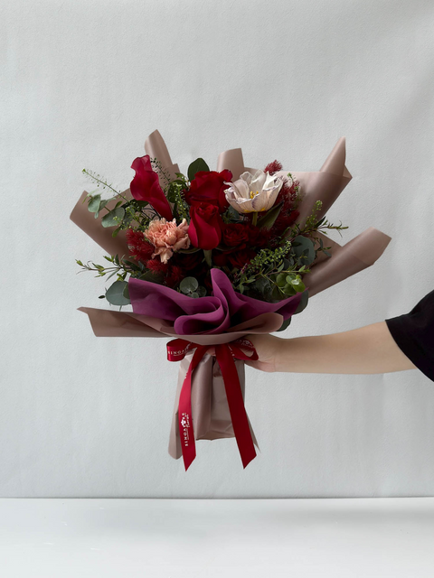 让我们一起BT（红色）