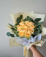 12枝香槟玫瑰手捧花