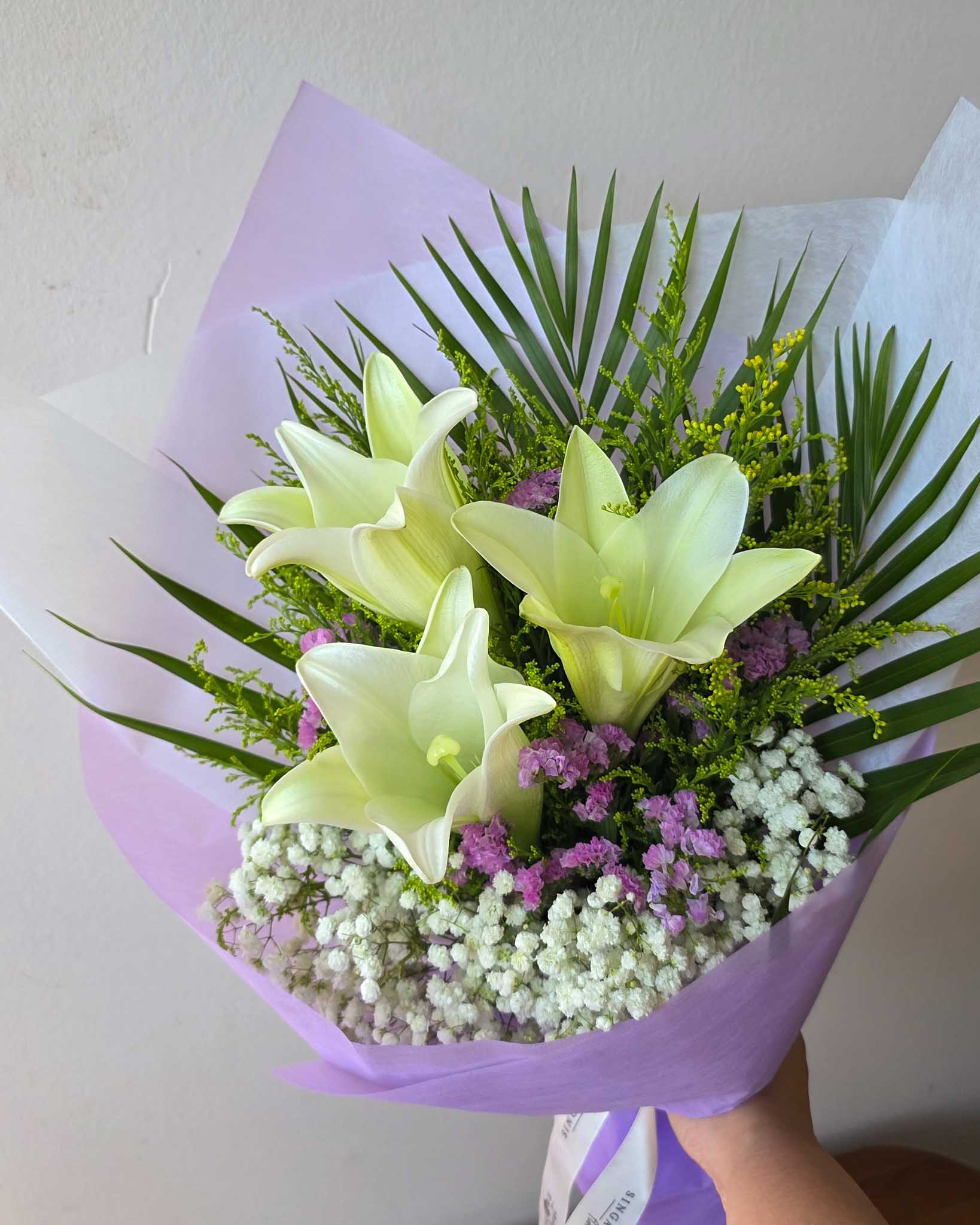 3 百合与勿忘我手捧花